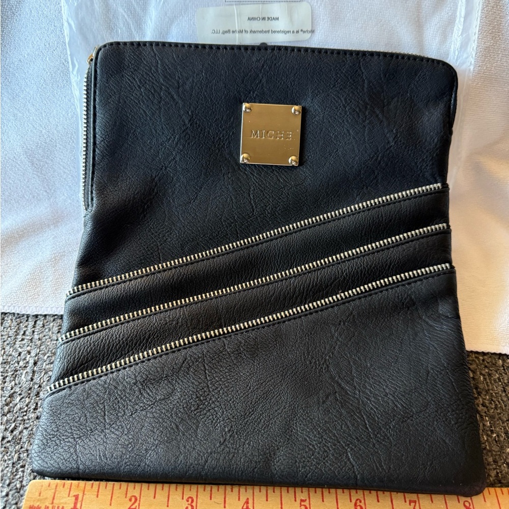 Miche Black Toiletry or Tablet Bag with 3 sided zipper, NEW in package! Unisex